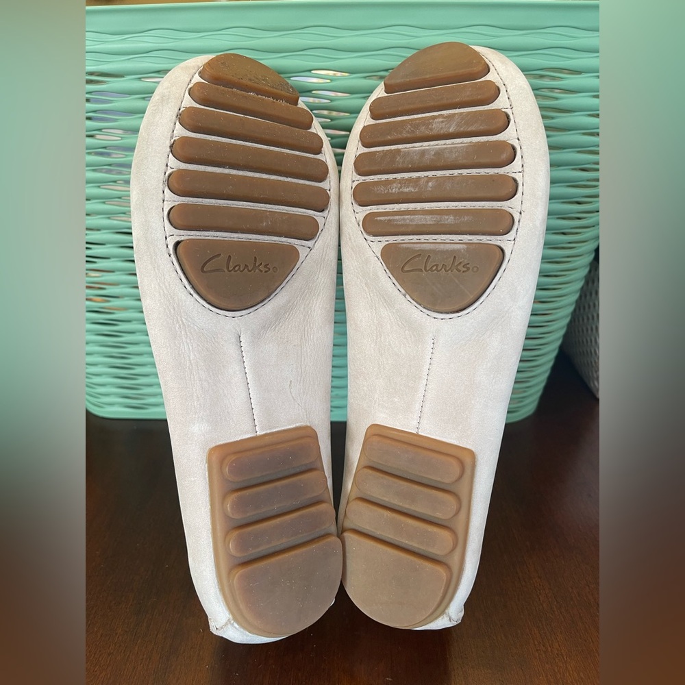 CLARKS Women's Evesham Melody Loafers - Picture 7 of 8